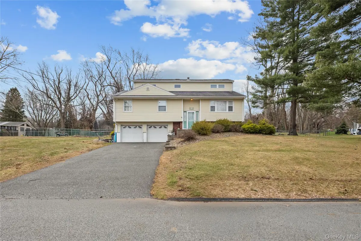 11 Castle Drive, Chestnut Ridge, NY 10977 - #1