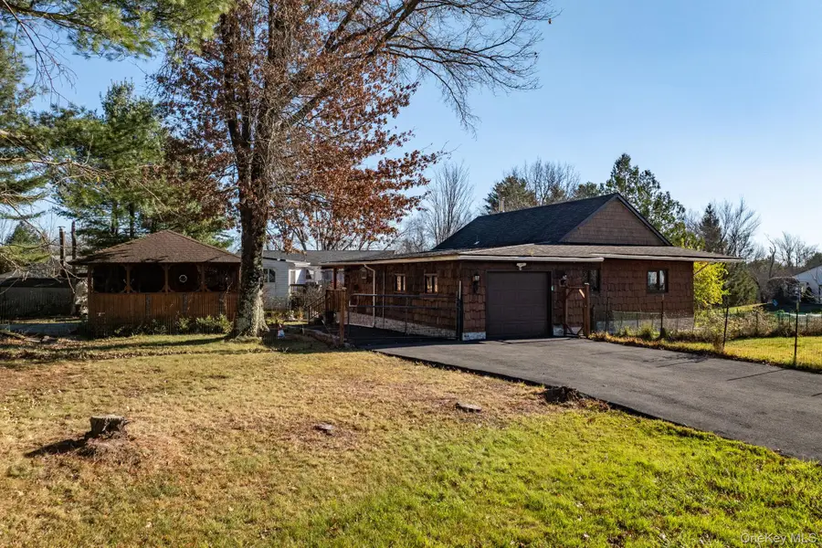 6 Medallion Road, Kiamesha Lake, NY 12751 - #3