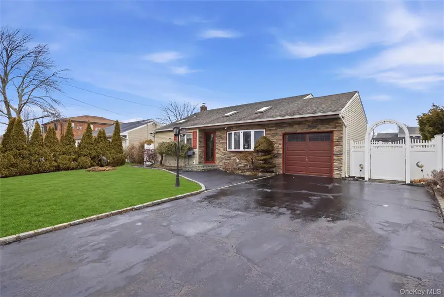 831 N Erie Avenue, Lindenhurst, NY 11757 - #2