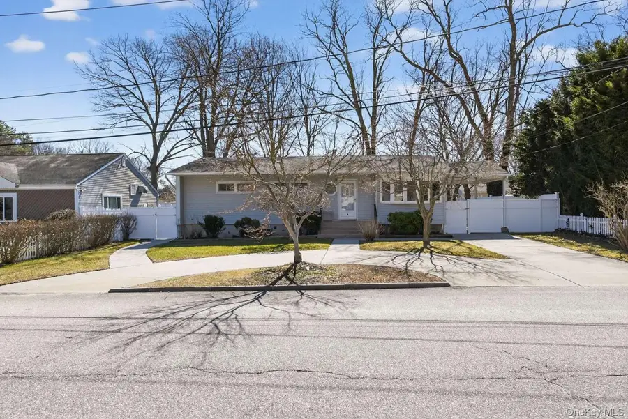 4 Jane Street, Selden, NY 11784 - #2