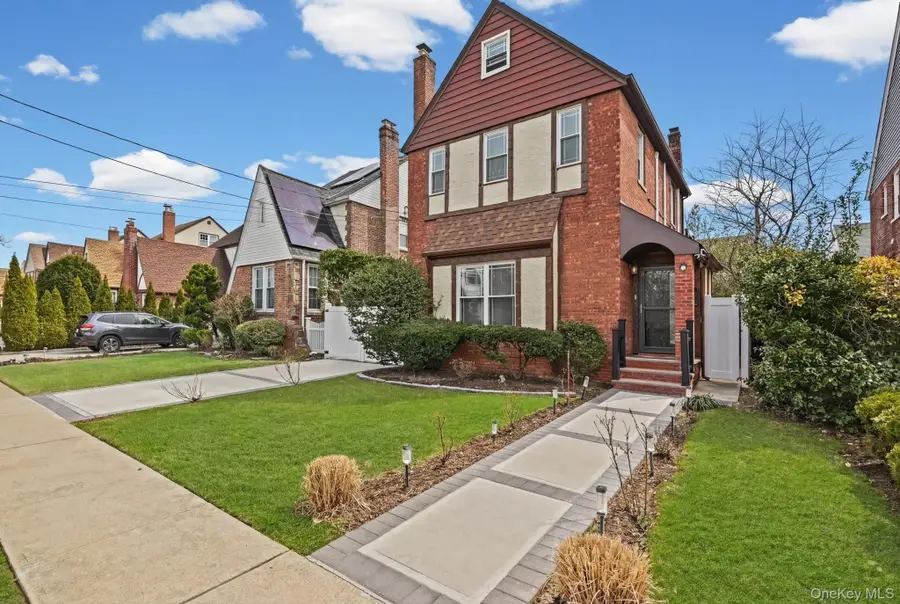 6 Dubonnet Road, Valley Stream, NY 11581 - #3