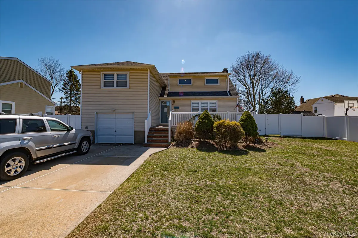 33 Soloff Road, Massapequa, NY 11758 - #1