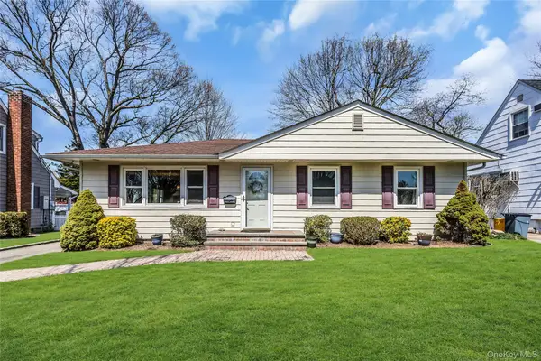 65 Allan Drive, East Norwich, NY 11732