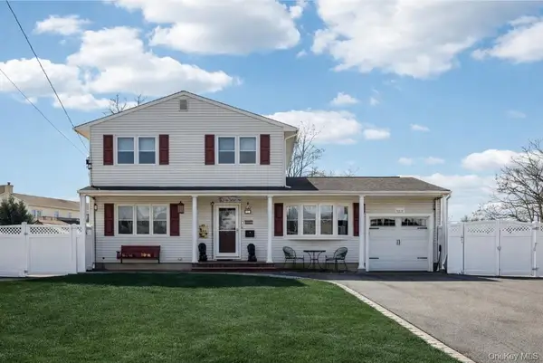 31 Circle Lane, Bay Shore, NY 11706