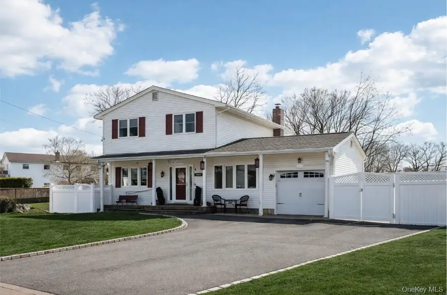 31 Circle Lane, Bay Shore, NY 11706 - #2