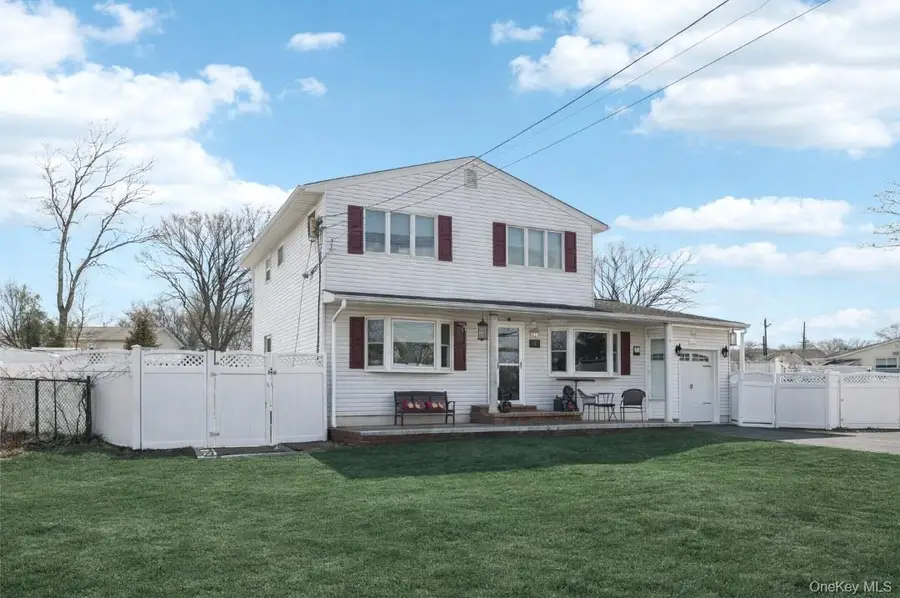 31 Circle Lane, Bay Shore, NY 11706 - #3