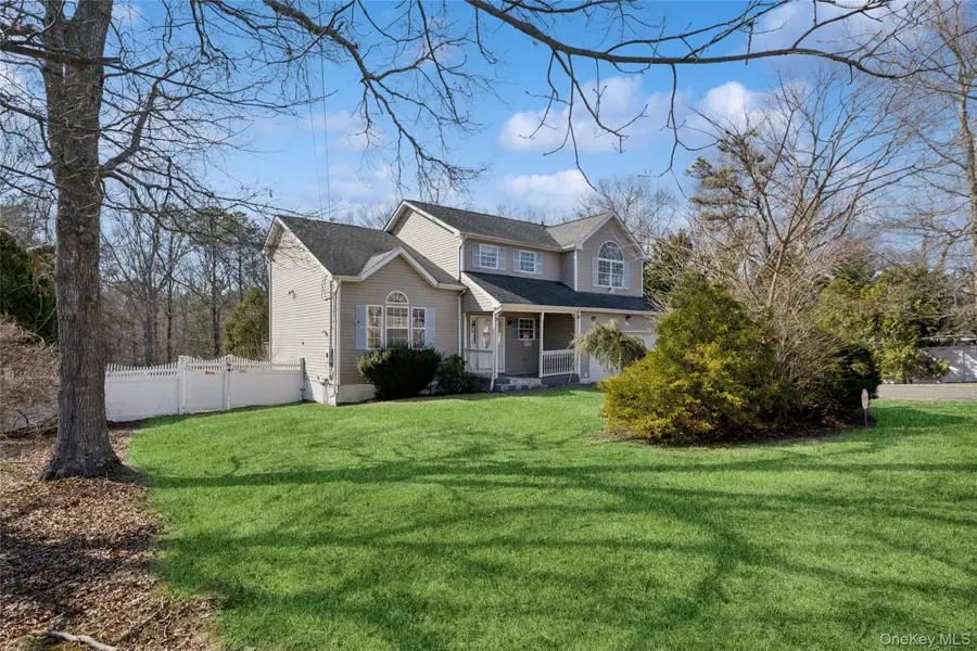 6 1st Avenue, Holtsville, NY 11742 - #2