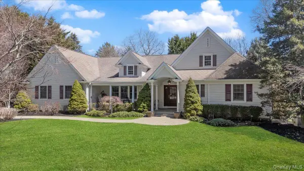 2 Memas Court, Dix Hills, NY 11746