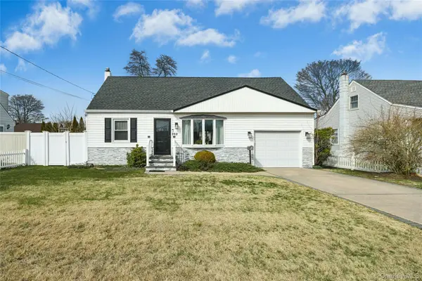 268 42nd Street, Lindenhurst, NY 11757