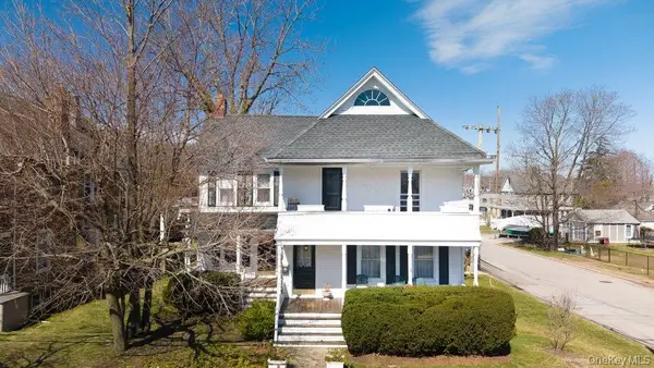 15 Bayside Avenue, Oyster Bay, NY 11771