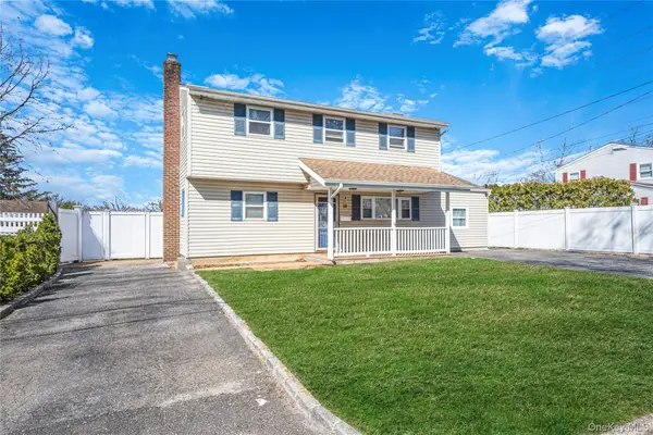 18 Saint Joseph Avenue, Ronkonkoma, NY 11779