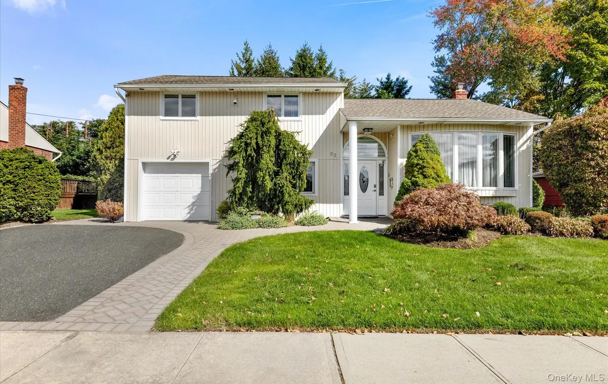 23 Coronet Lane, Plainview, NY 11803 - #1