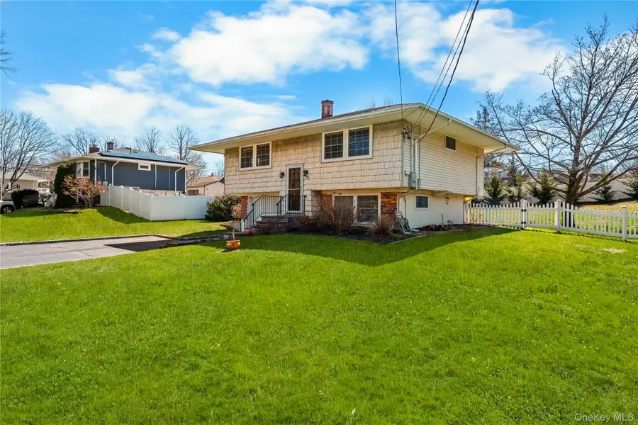 18 Lynx Lane, East Setauket, NY 11733 - #2