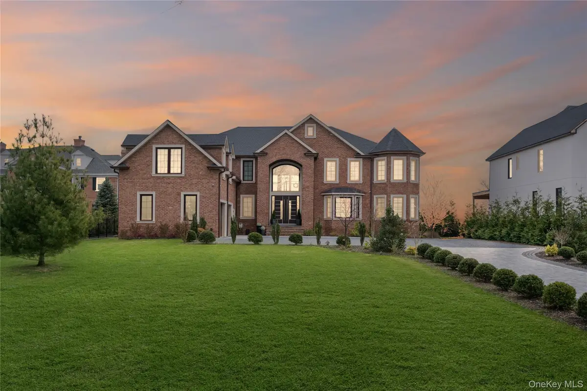 185 Willetts Lane, West Islip, NY 11795 - #1