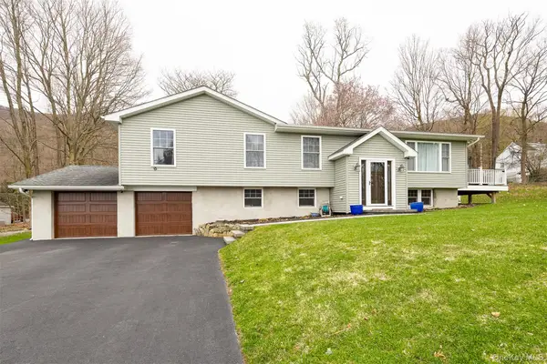 8 Willow Road, Beacon, NY 12508