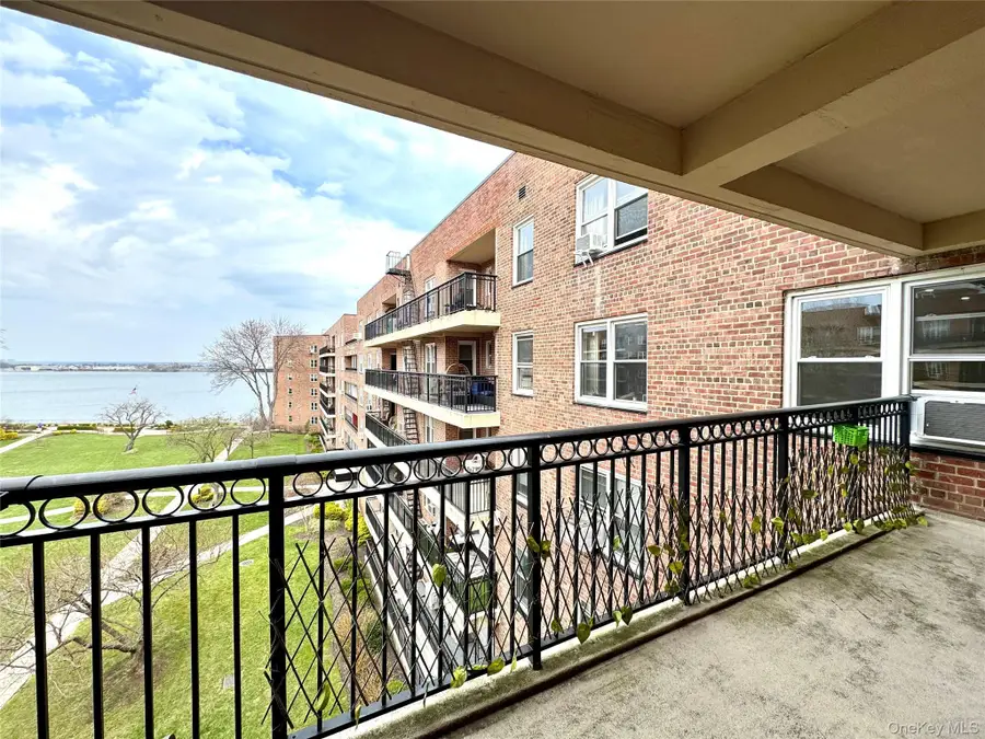162-41 Powells Cove Boulevard #5C, Whitestone, NY 11357 - #2