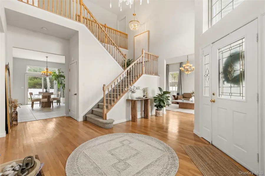 19 Trail Blazer Court, Holbrook, NY 11741 - #2