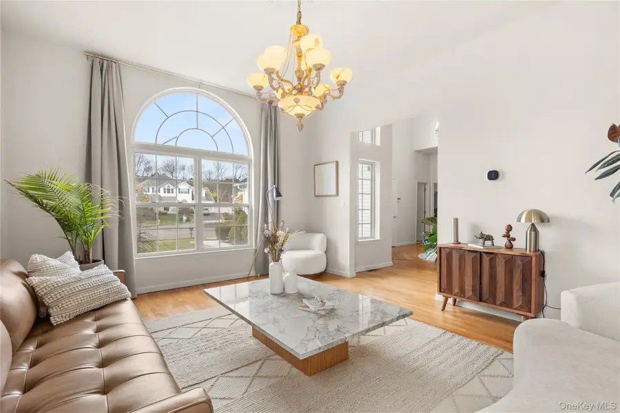 19 Trail Blazer Court, Holbrook, NY 11741 - #3