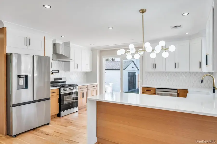 28 S Elm Street, Hicksville, NY 11801 - #3