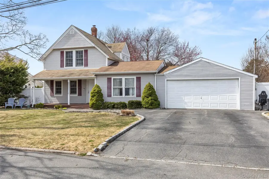 54 Christmas Street, North Babylon, NY 11703 - #2