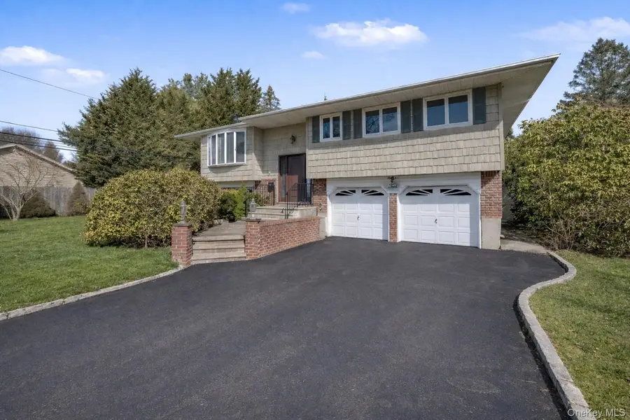 4 Basill Lane, East Northport, NY 11731 - #3