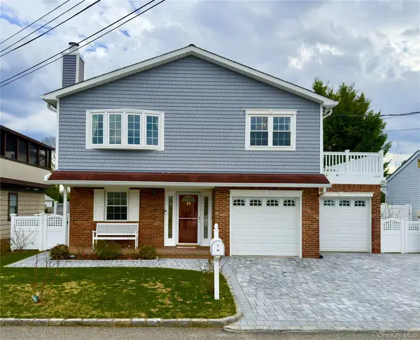 26 Violet Road, Bayville, NY 11709