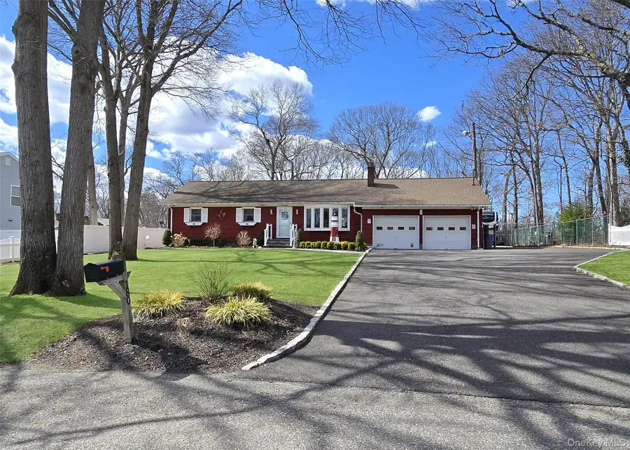 180 Carroll Avenue, Ronkonkoma, NY 11779 - #2