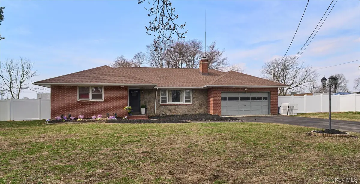 42 Peary Street, West Babylon, NY 11704 - #1