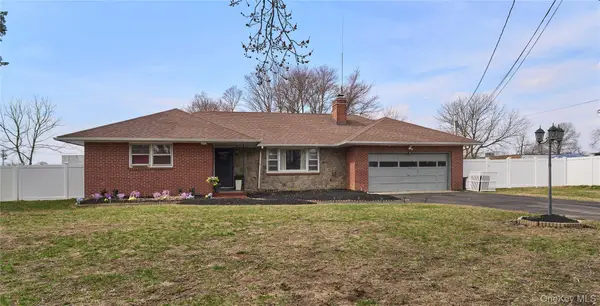 42 Peary Street, West Babylon, NY 11704