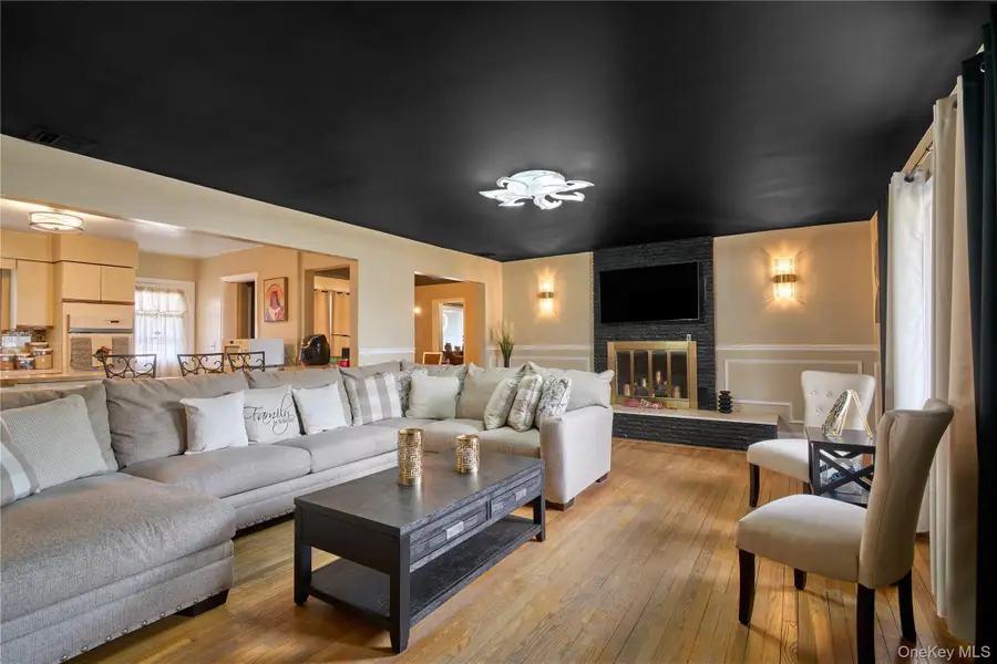 42 Peary Street, West Babylon, NY 11704 - #3