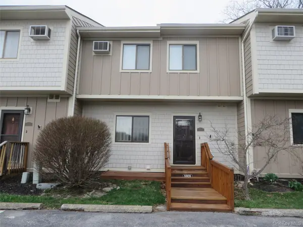 5909 Chelsea Cove N, Hopewell Junction, NY 12533