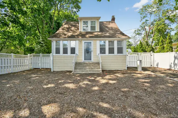 87 8th Avenue, Huntington Station, NY 11746