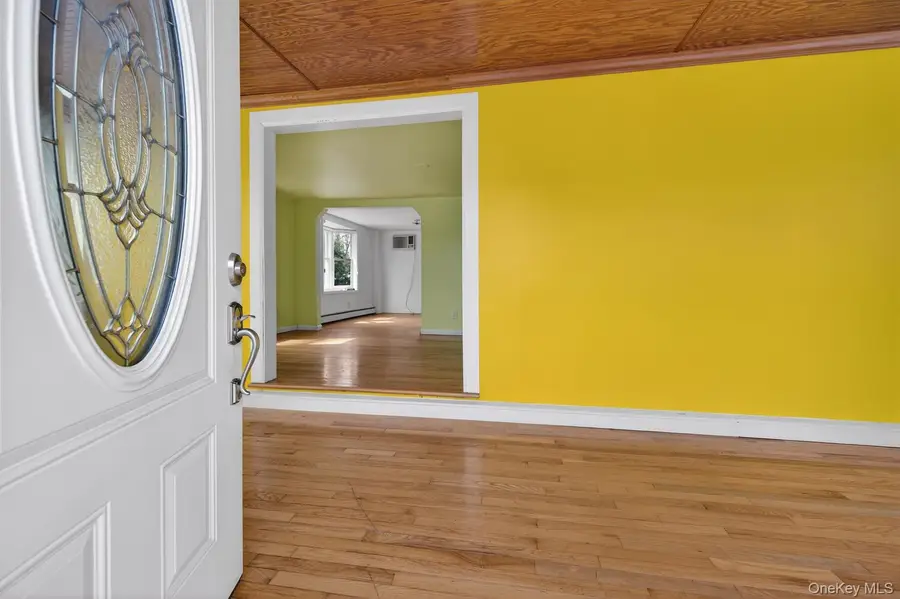 87 8th Avenue, Huntington Station, NY 11746 - #3