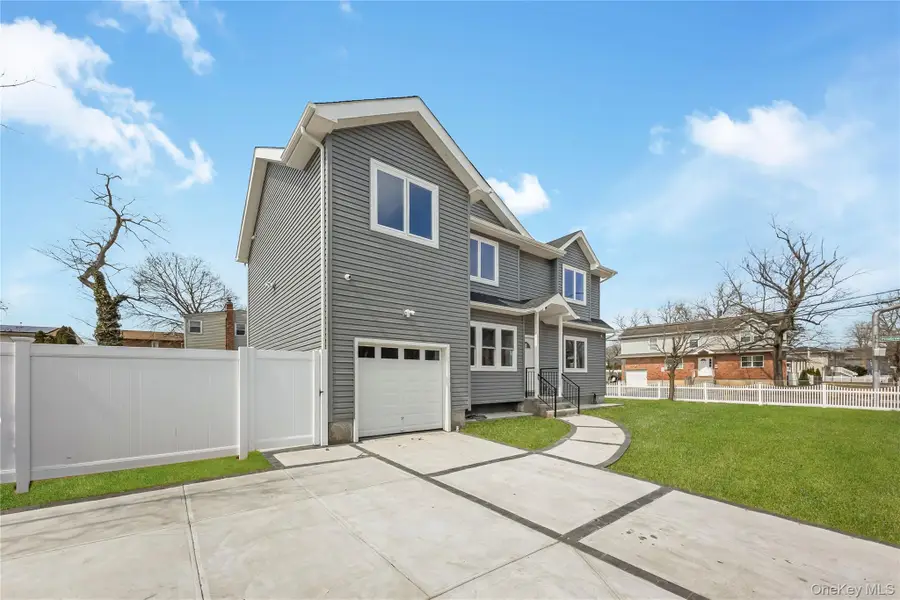 1078 Woodfield Road, Rockville Centre, NY 11570 - #2