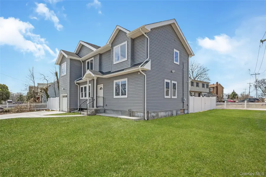 1078 Woodfield Road, Rockville Centre, NY 11570 - #3