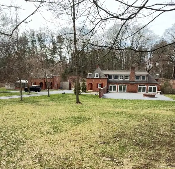 22 Brookville Road, Muttontown, NY 11545