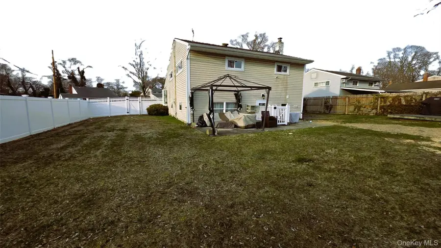 8 Lion Lane, North Babylon, NY 11703 - #2