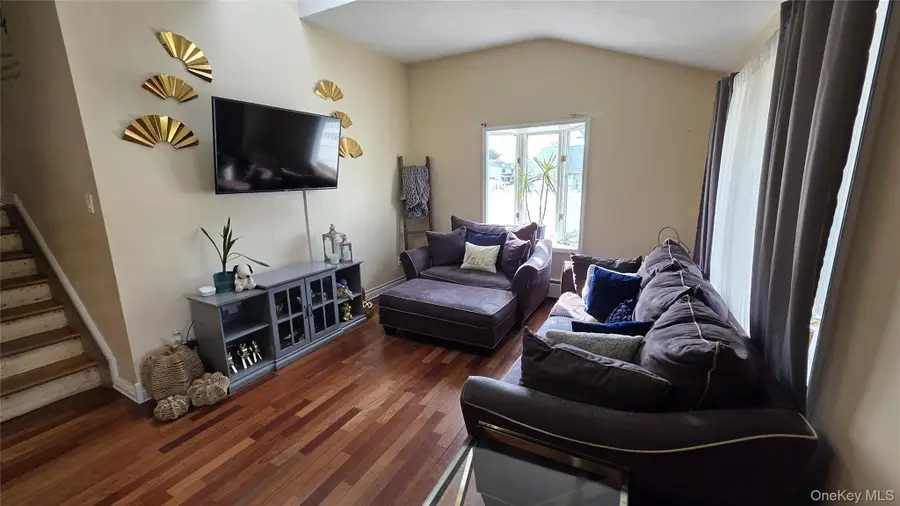 8 Lion Lane, North Babylon, NY 11703 - #3