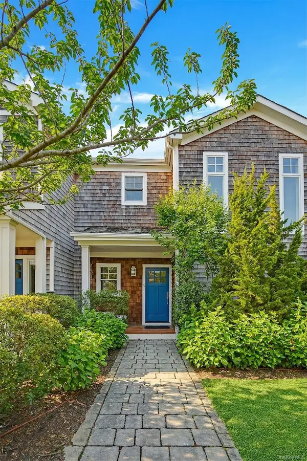 68 Foster Avenue #4, Hampton Bays, NY 11946