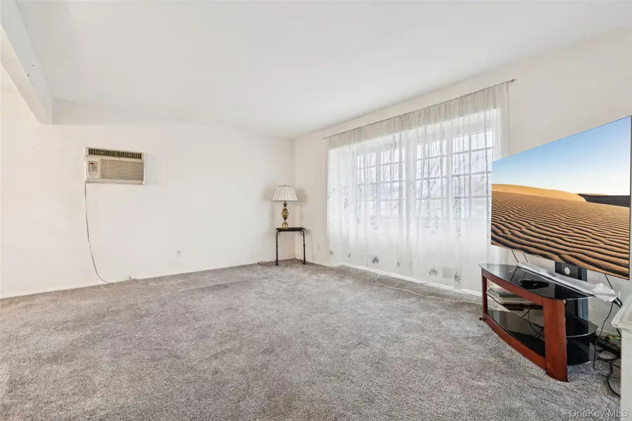 40 Bowling Lane, Deer Park, NY 11729 - #3