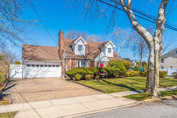 727 Henry Street, Uniondale, NY 11553