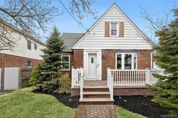 166 Commonwealth Street, Franklin Square, NY 11010