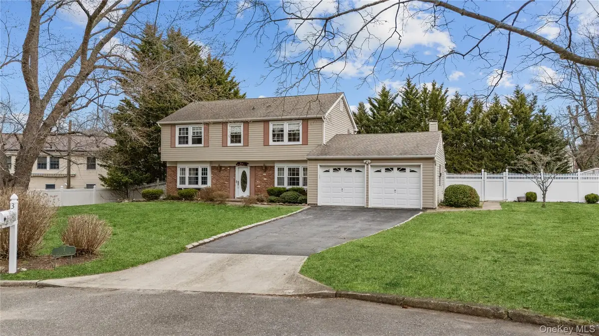 3 Split Rail Lane, East Setauket, NY 11733 - #1