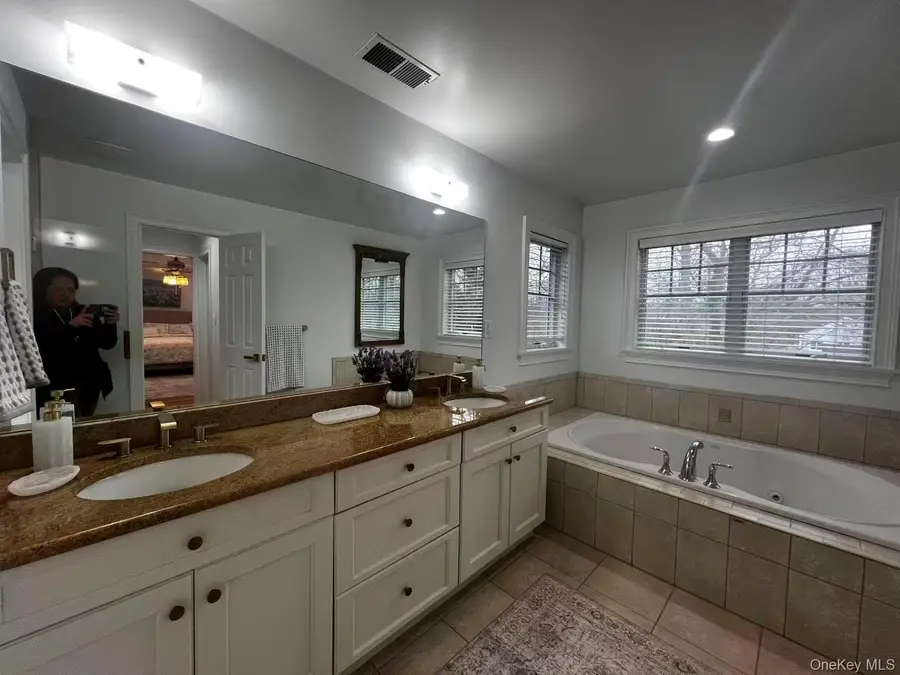 17 Nadworny Lane, Stony Brook, NY 11790 - #2