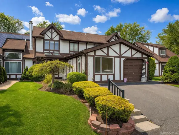 11 Amesworth Court, Middle Island, NY 11953