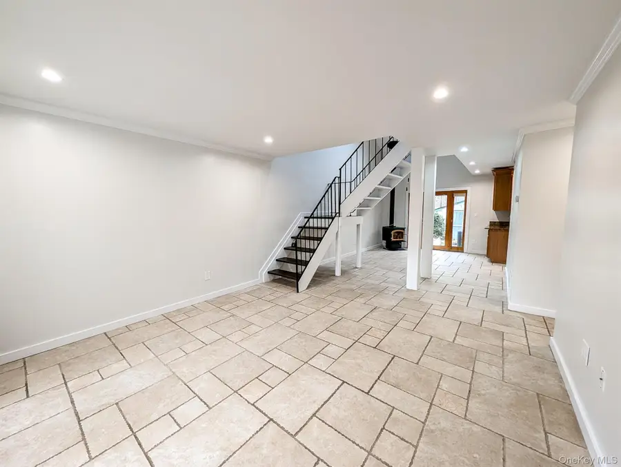 11 Amesworth Court, Middle Island, NY 11953 - #2