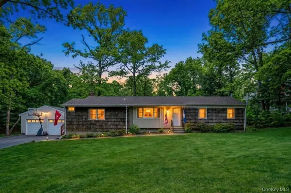 34 Giant Oak Road, Ridge, NY 11961