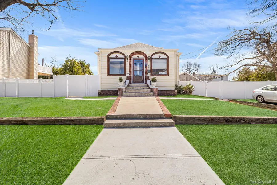 1517 10th Street, West Babylon, NY 11704 - #3