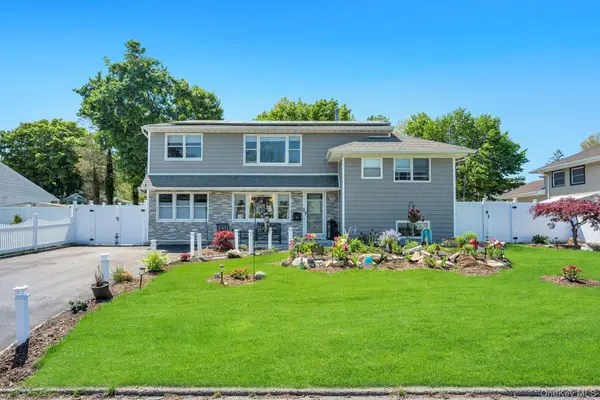 33 Wiltshire Drive, Commack, NY 11725