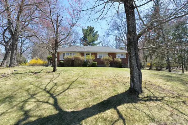 2 Augur Road, Airmont, NY 10901